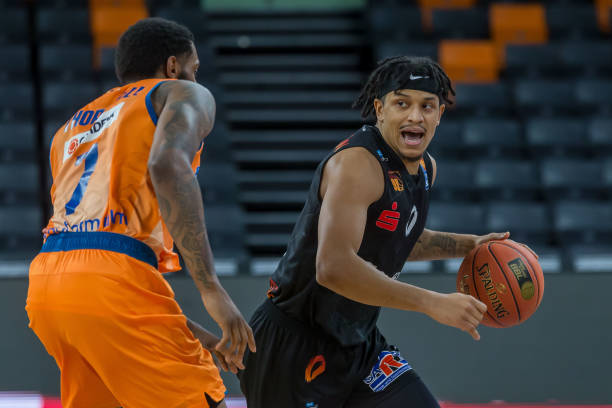 但他坚称自 但他坚称自